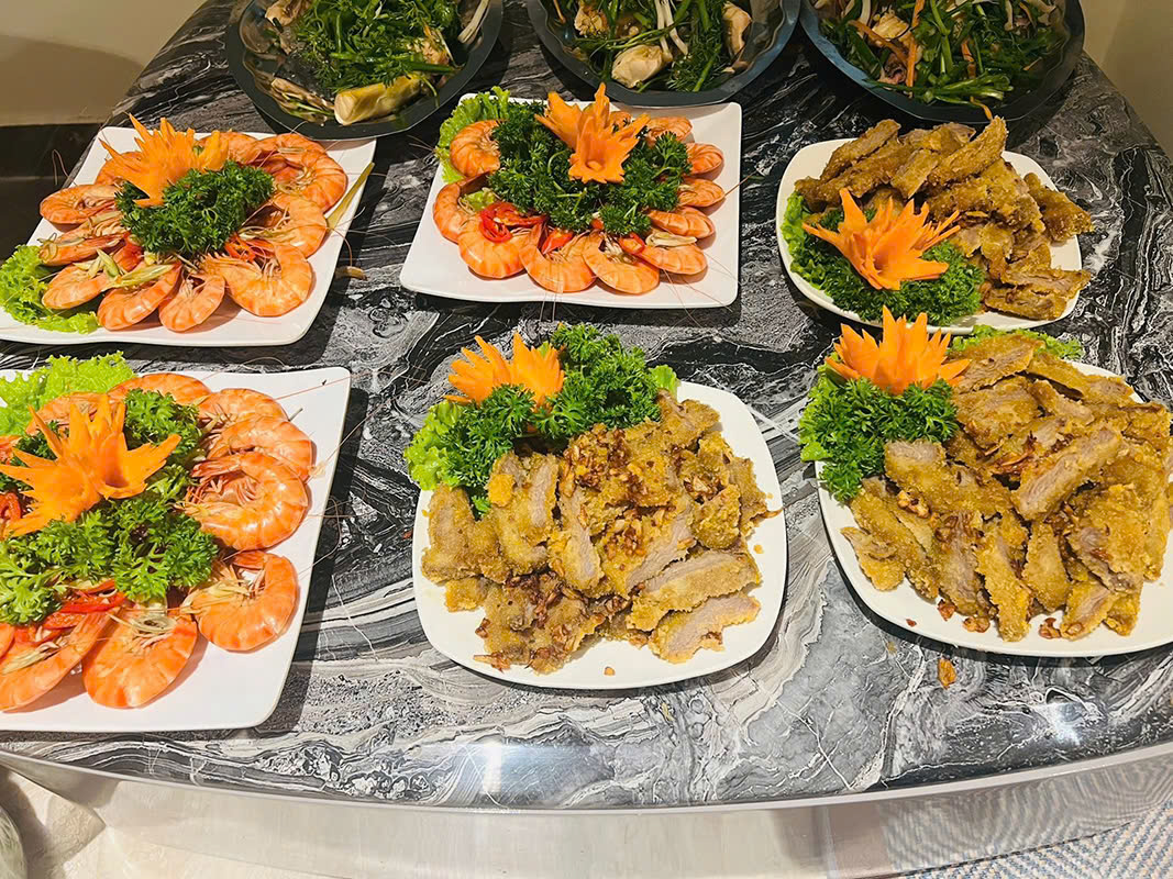 Đặt Cỗ lợn mán ở gia lâm