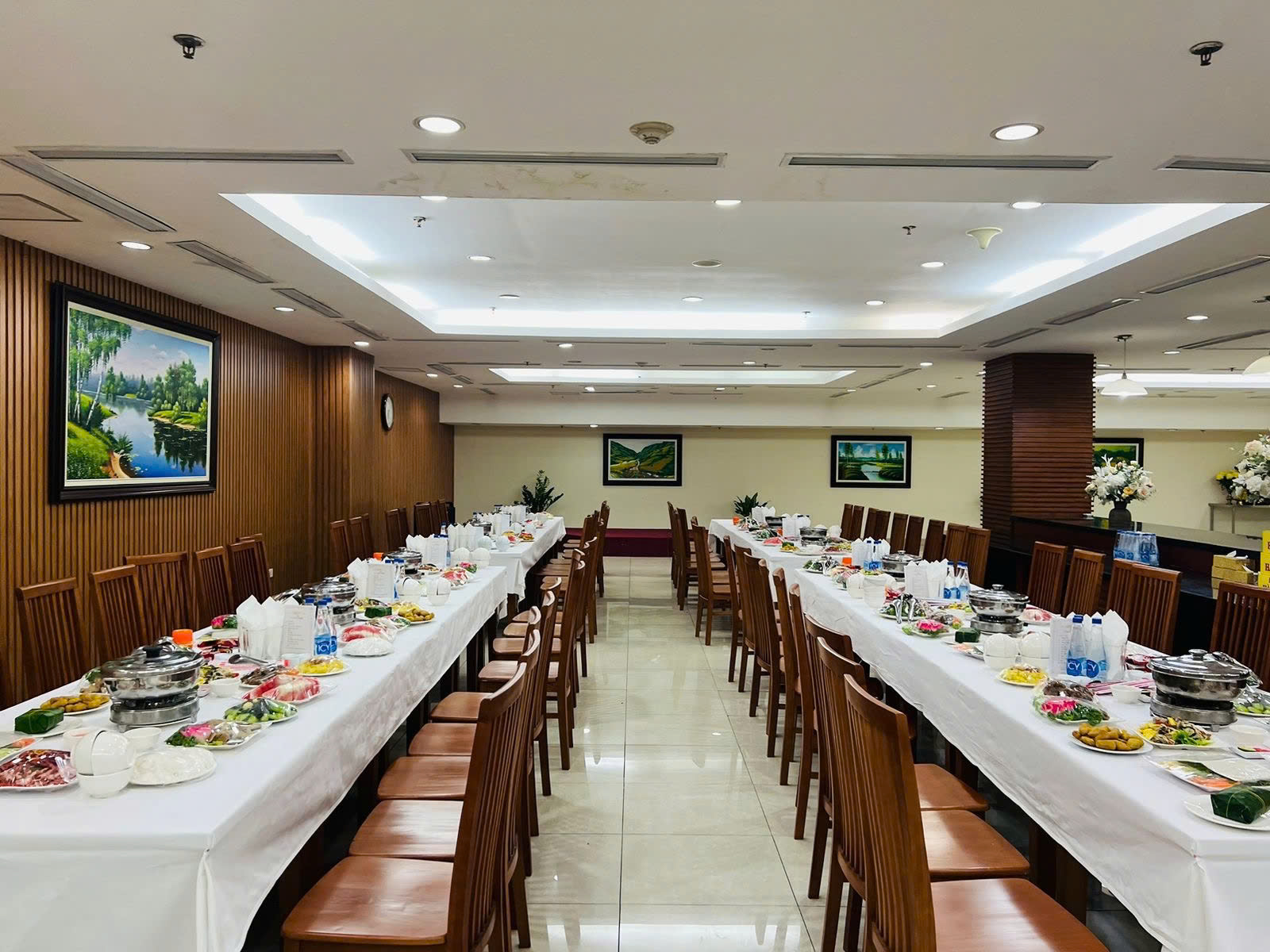 Đặt Cỗ lợn mán ở Long Biên