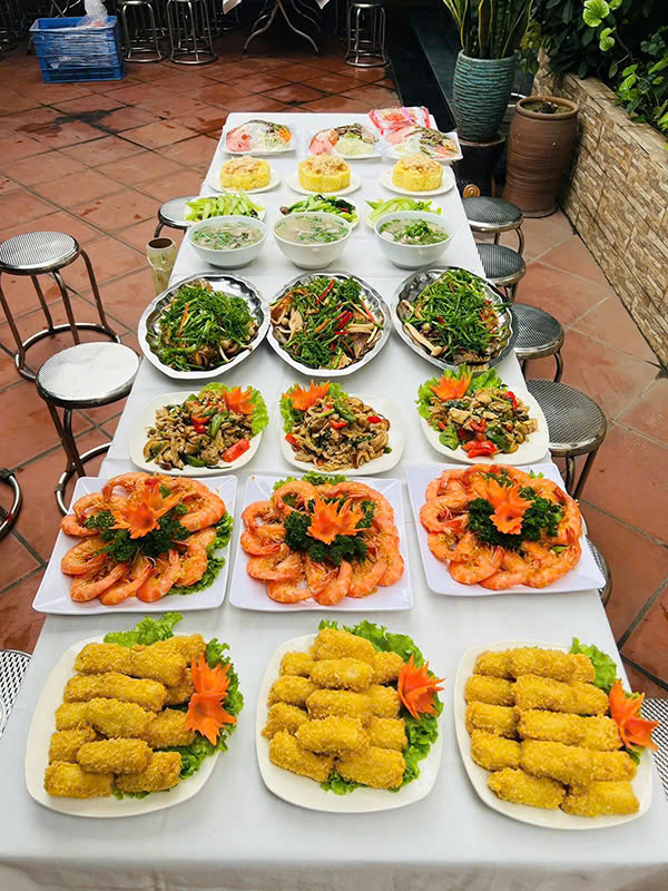 Đặt Cỗ tân gia ở Long Biên